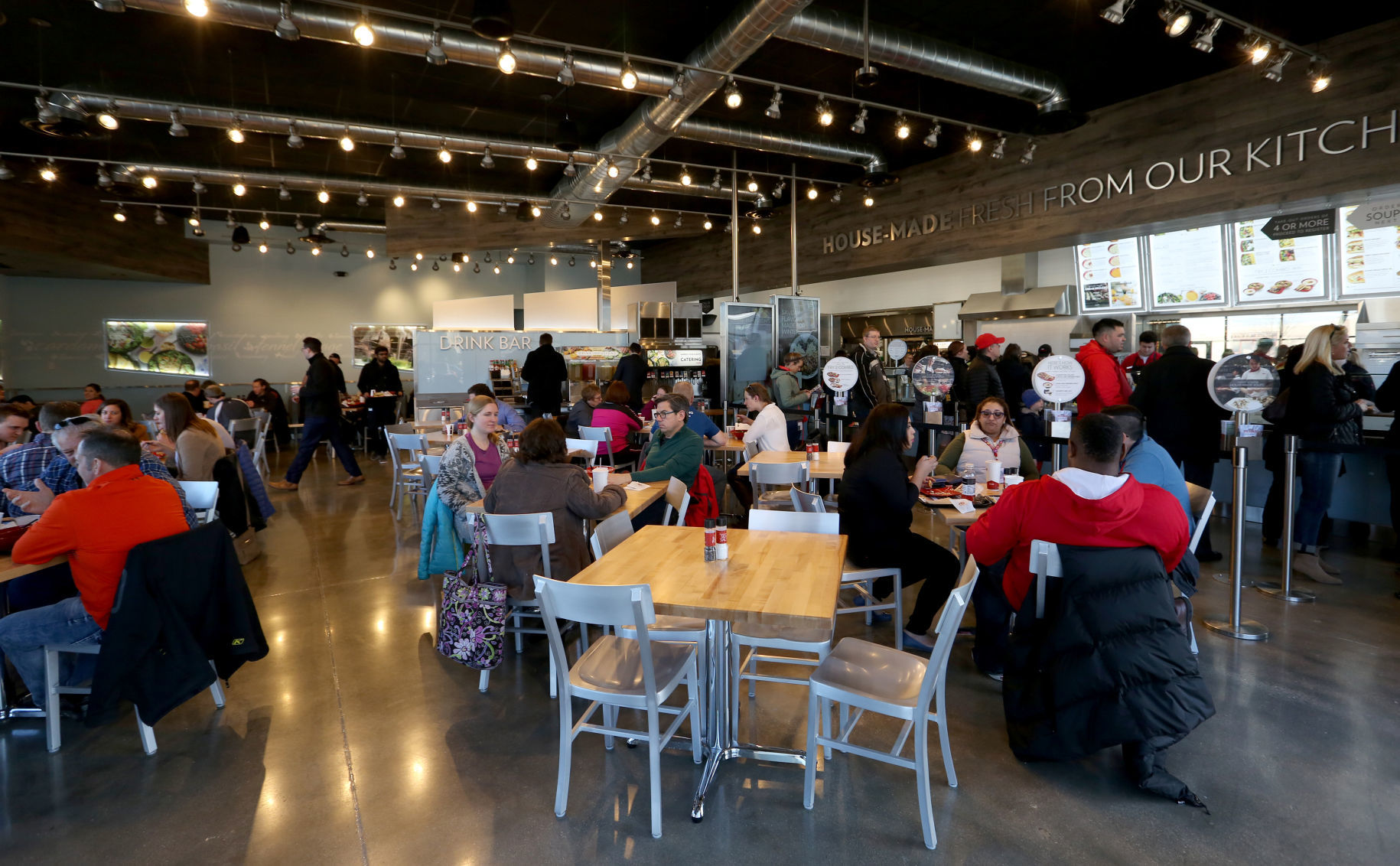 CAFE ZUPAS inside